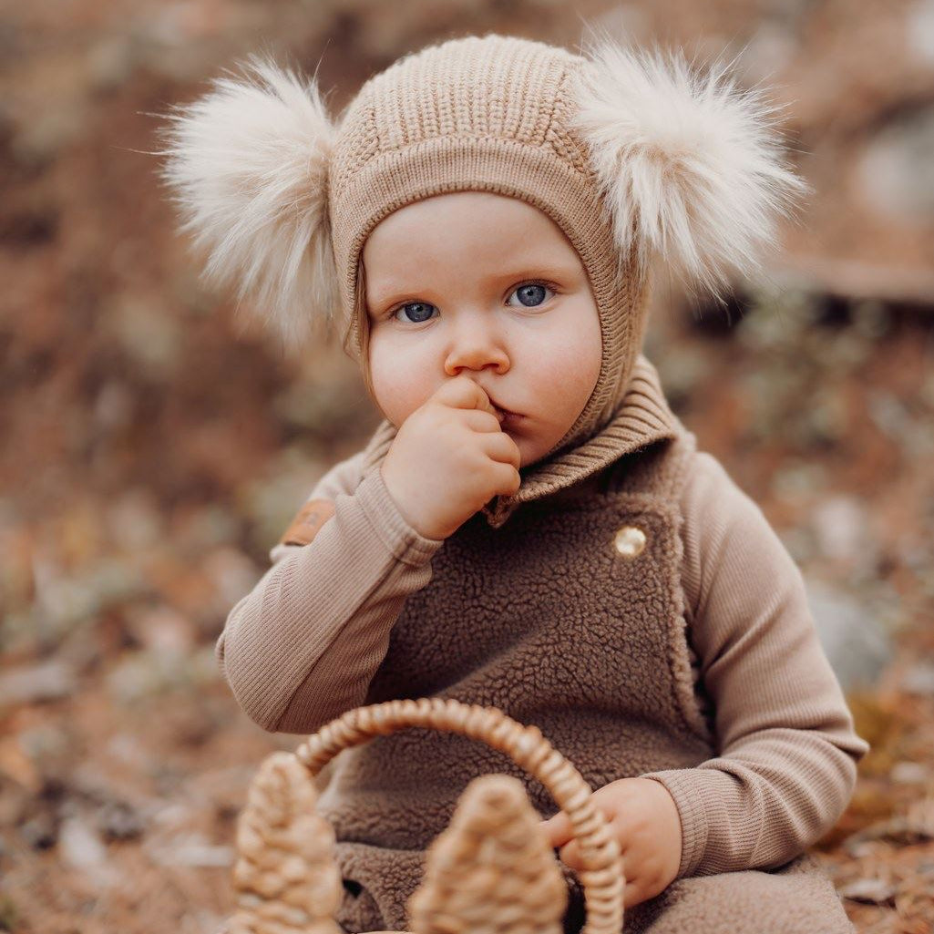 MERINO DOUBLE POM POM HELMET | PEANUT BUTTER Pipo Little Things in Life