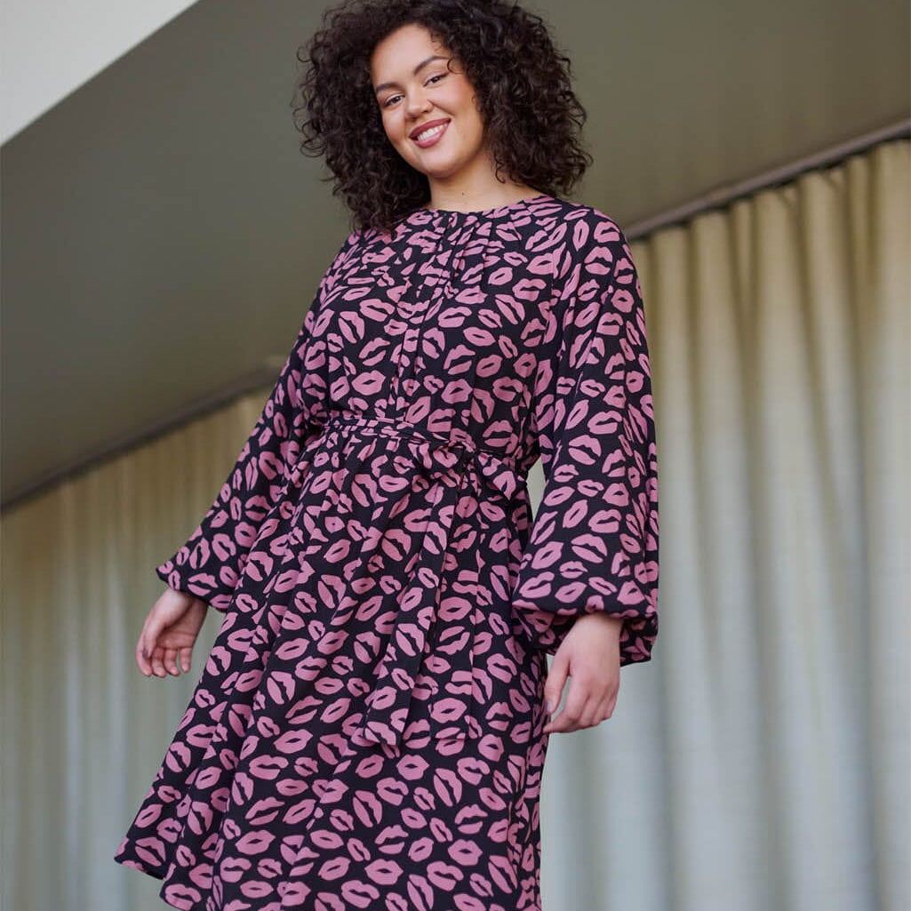 Bisous Voluminous Dress -Mekko | Licorice Aikuisten mekko Oh, Oui!