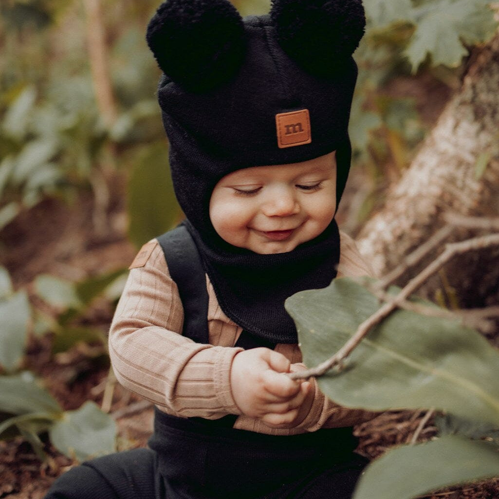 Cutie Helmet -Merinovilla Kypärämyssy | Black Pipo A World Full of Smiles