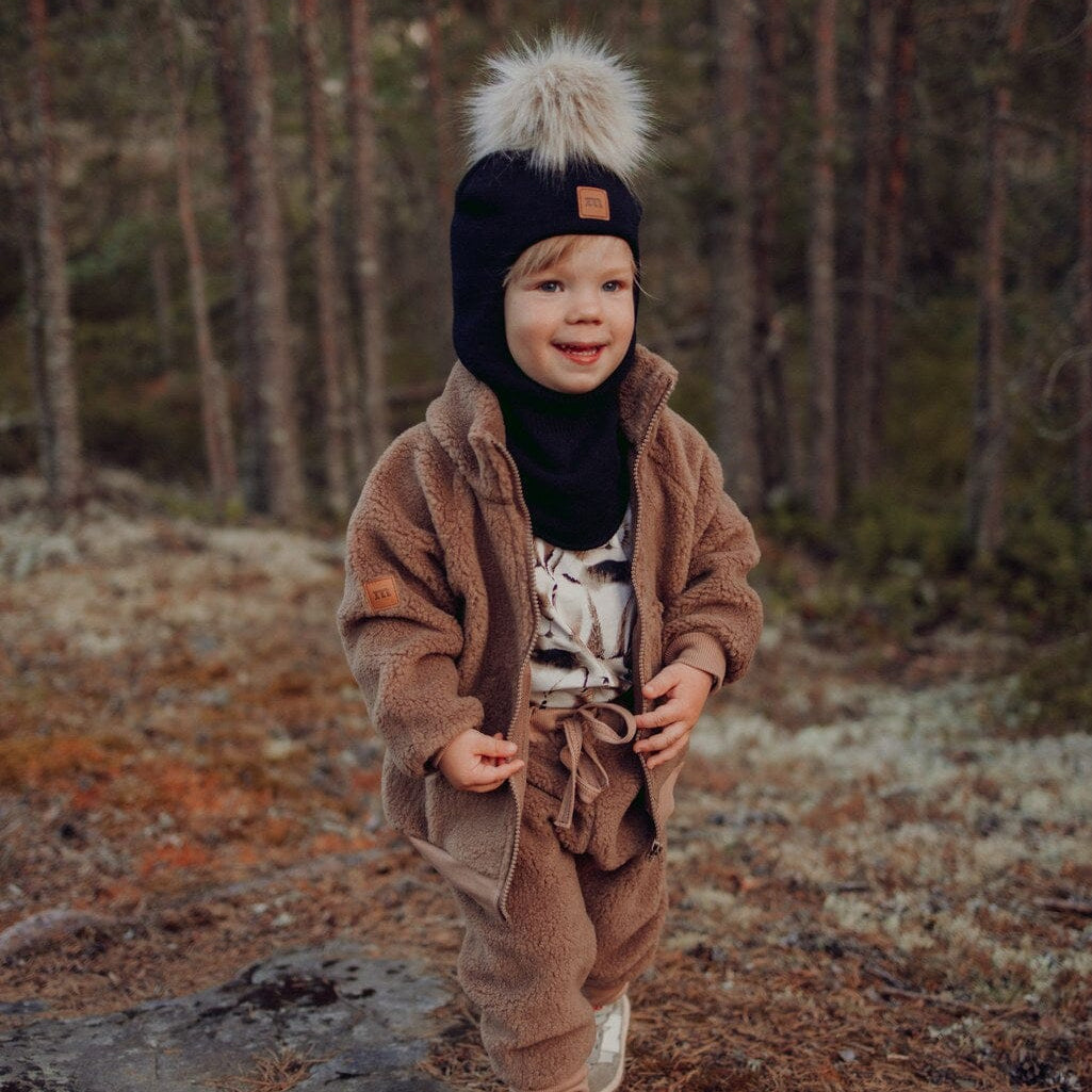Fur Pom Pom -Kypärämyssy, Merinovilla | Black Pipo Happy Hearts