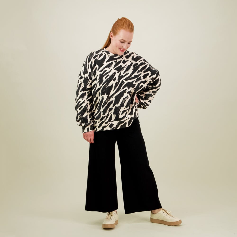 Sophy Oversize Sweater -Collegepaita | Licorice Aikuisten paita Can You Hear Me?