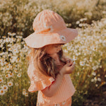 Sweet Daisy Muslin -Kesähattu | Peachy Hattu Dancing In The Sunshine