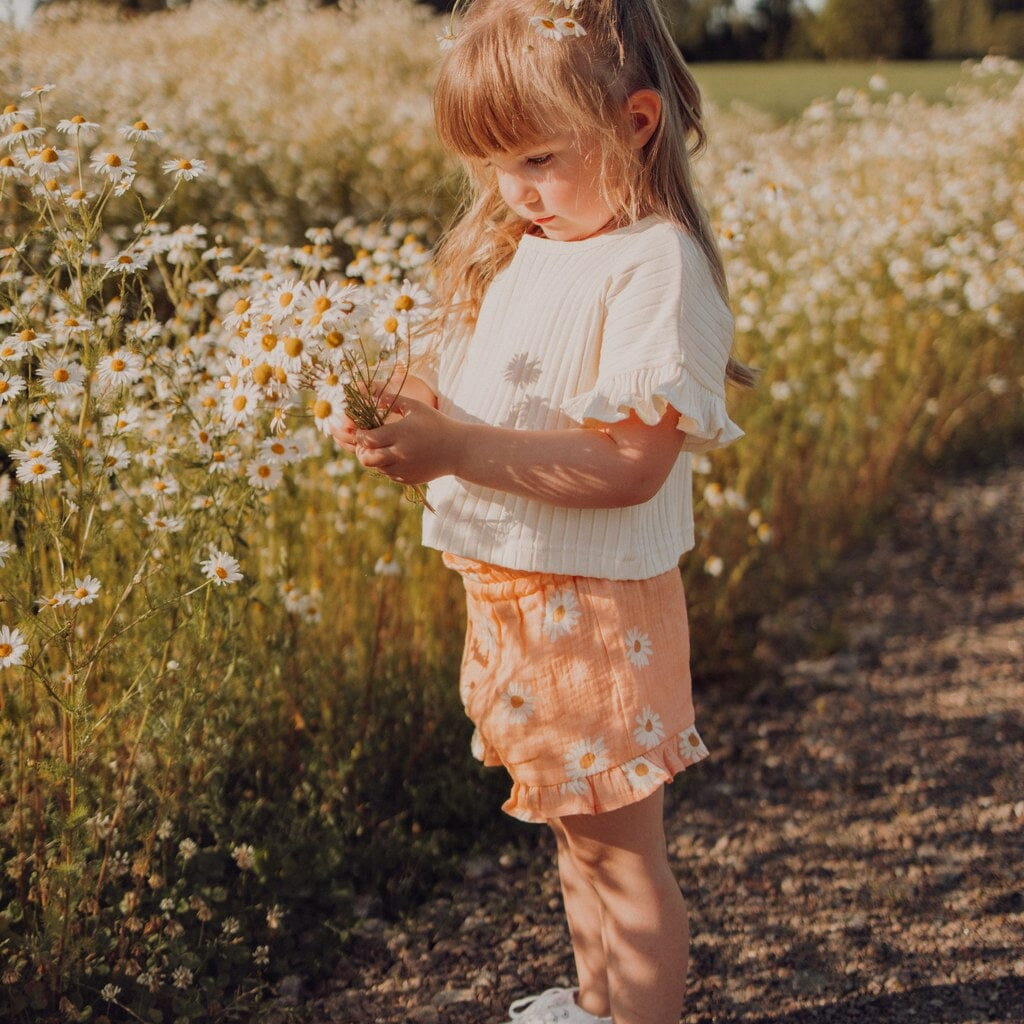 Sweet Daisy Muslin -Shortsit | Peachy Shortsit Dancing In The Sunshine