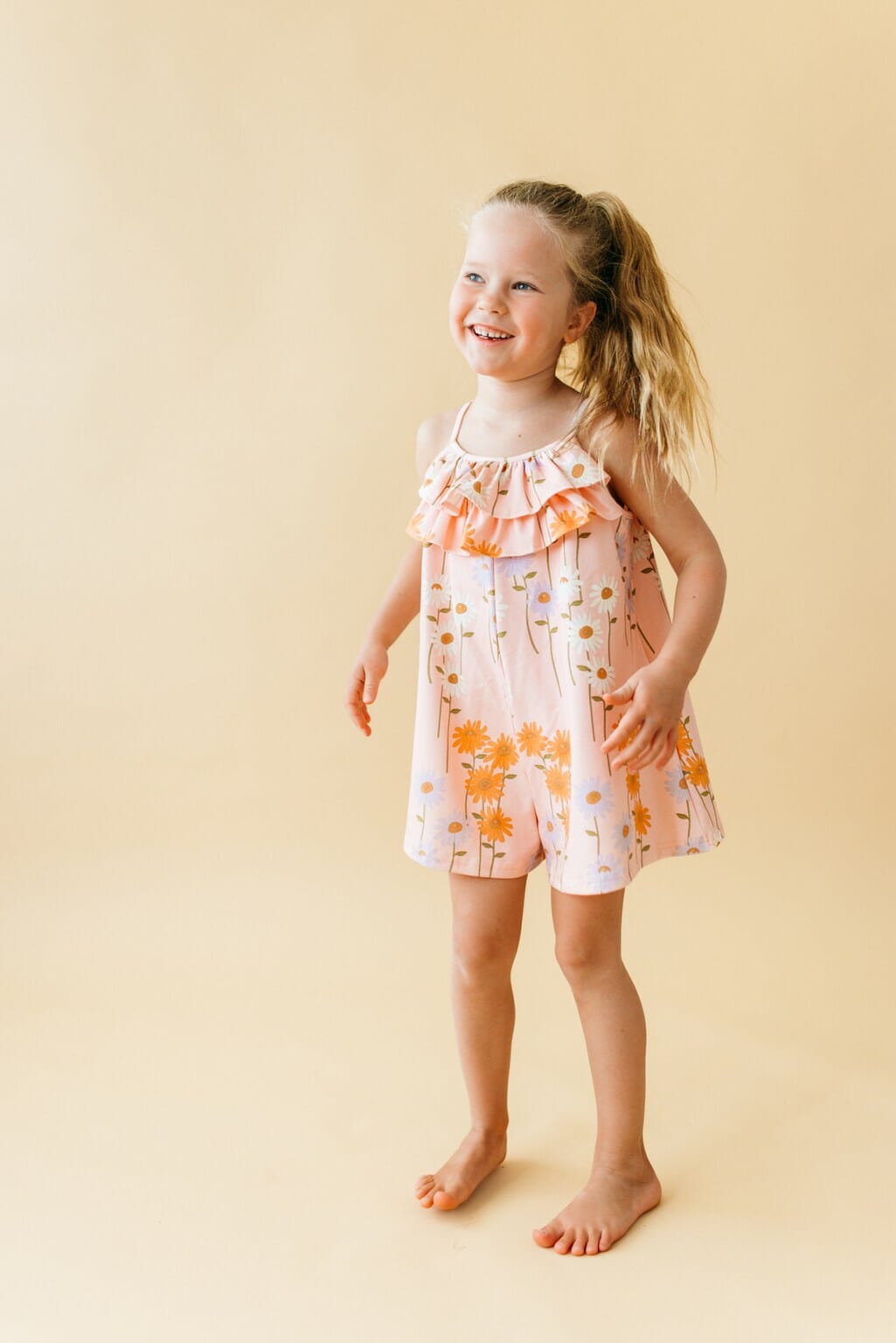 SWEETNESS FRILLA -HAALARIMEKKO | MILKY PEACH Jumpsuit Hello Sunshine!