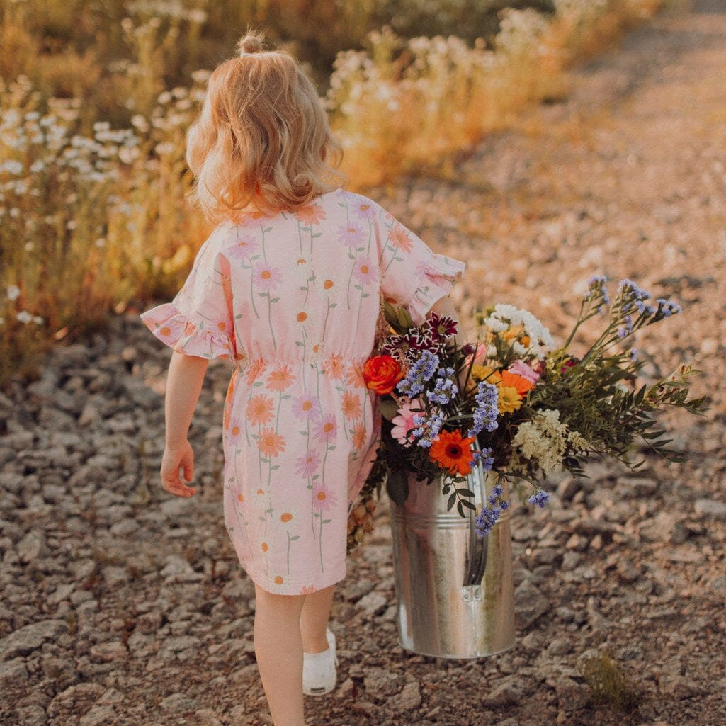 Sweetness Frilla -Mekko | Milky Pink Mekko Dancing In The Sunshine