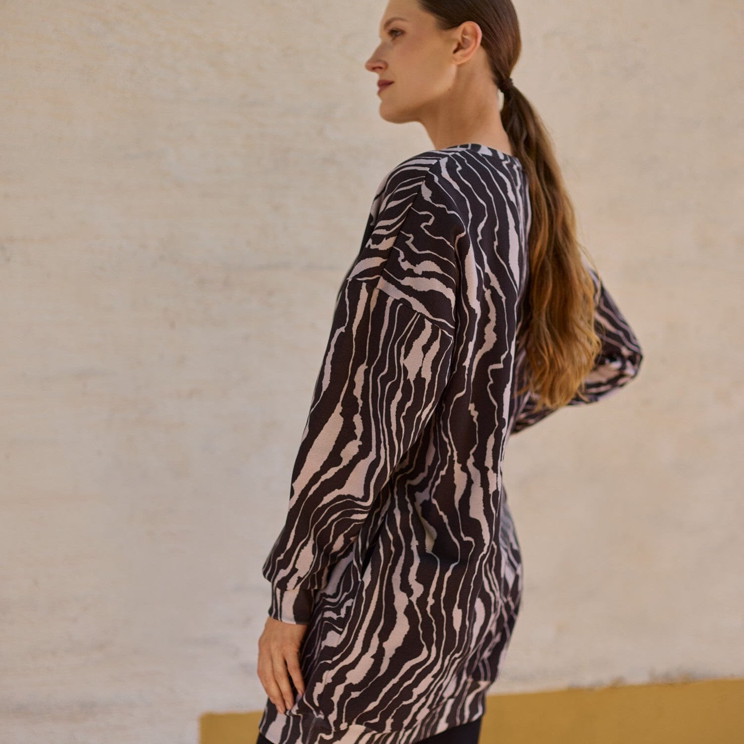 Traces Sweater Dress -Collegemekko | Licorice Aikuisten mekko Metsola