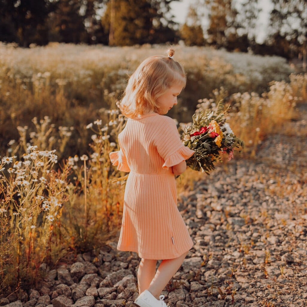 Wide Rib -Frilla Mekko | Peachy Mekko Dancing In The Sunshine