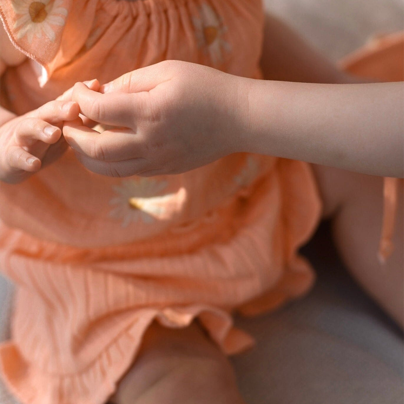 Wide Rib -Frilla Shortsit | Peachy Shortsit Dancing In The Sunshine
