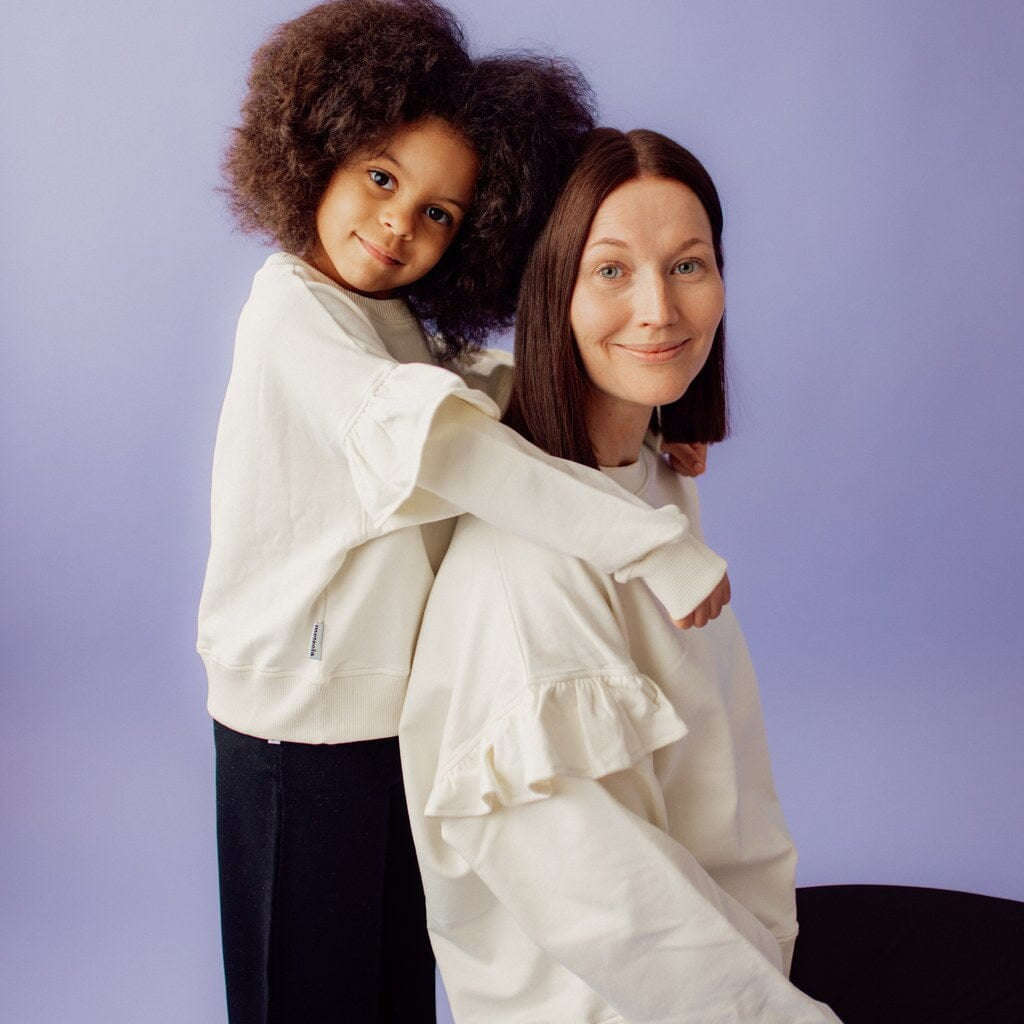 WOMENS FRILL SWEATER | VANILLA Aikuisten paita Mother's Day